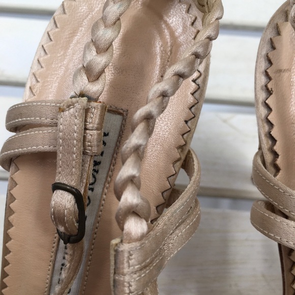 - ⬇️$225 Manolo Blahnik Heels 8 - Picture 11 of 16